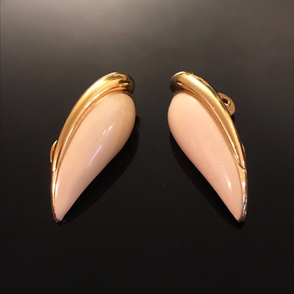 ✨VTG Signed Monet Earring Clips
